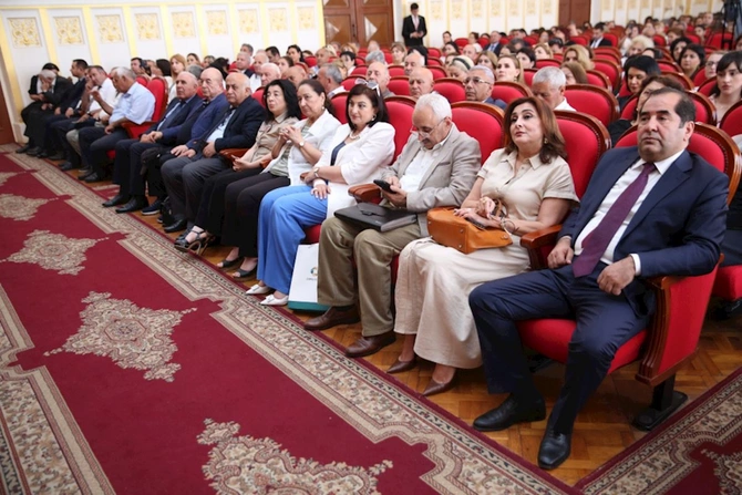 İsveçli rejissorun Qərbi Azərbaycana həsr edilmiş filmi ADPU-da təqdim olunub — FOTOLAR İsveçli rejissorun Qərbi Azərbaycana həsr edilmiş filmi ADPU-da təqdim olunub — FOTOLAR
