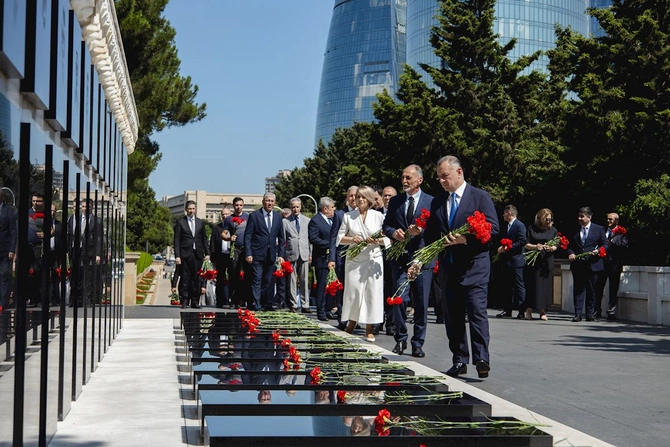 Səhiyyə Nazirliyi Tibb İşçilərinin Peşə Bayramı Gününü qeyd edib — FOTOLAR Səhiyyə Nazirliyi Tibb İşçilərinin Peşə Bayramı Gününü qeyd edib — FOTOLAR