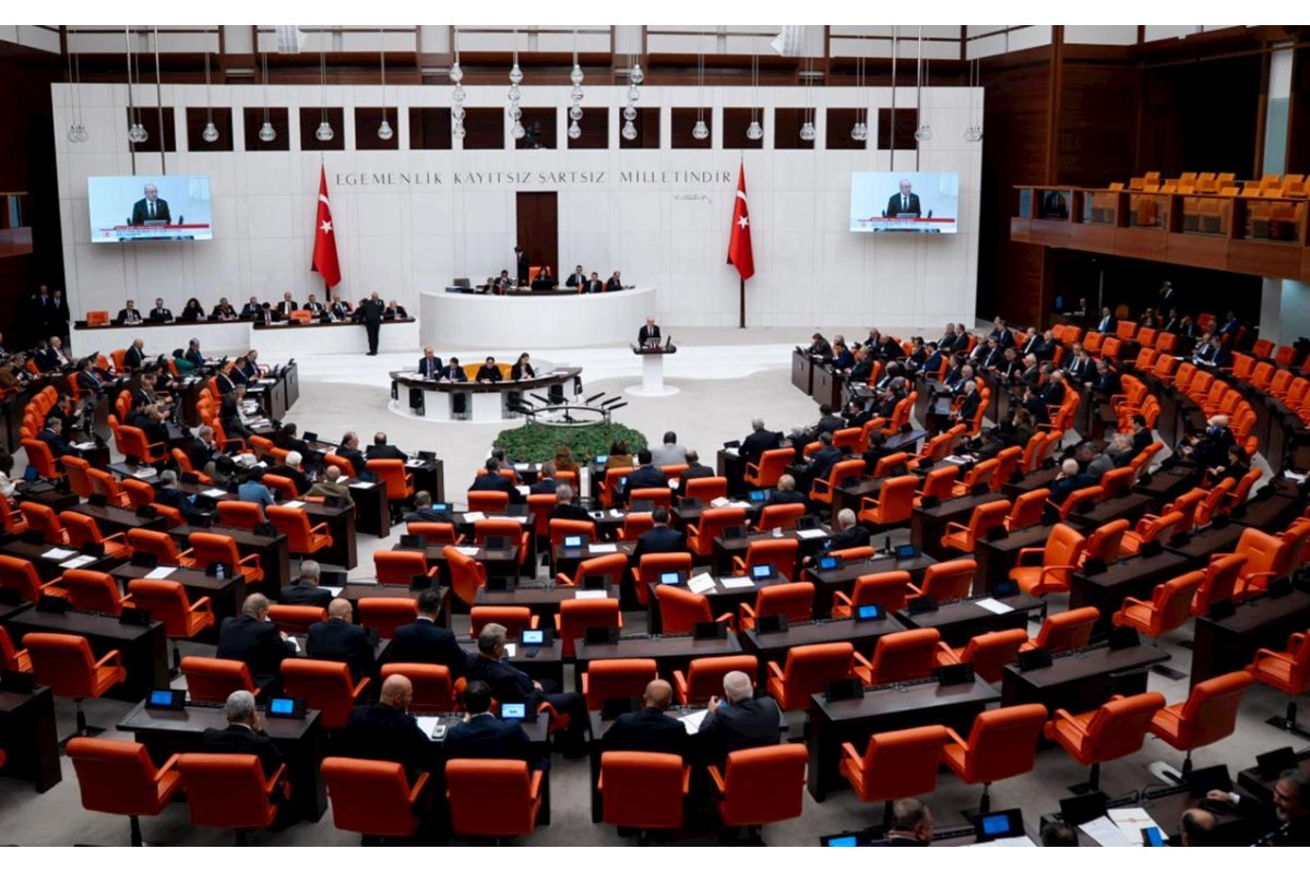 Türkiyə parlamentinin iş müddəti uzadıldı