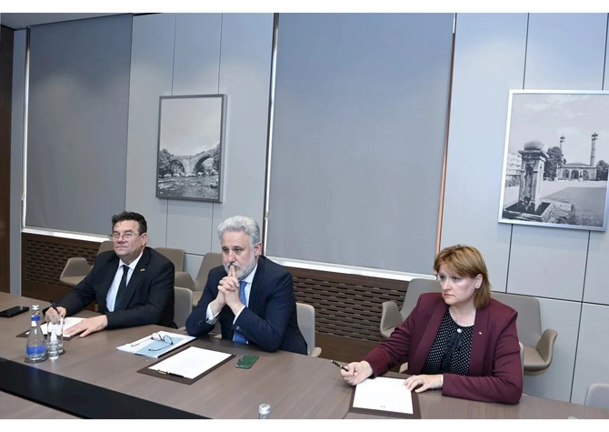 Ceyhun Bayramov Marius-Qabriel Lazurka ilə görüşüb — FOTOLAR