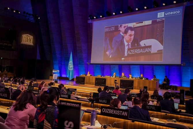 Azərbaycan 2003-cü il UNESCO Konvensiyasının Baş Assambleyasının 11-ci sessiyasında təmsil olundu — FOTOLAR Azərbaycan 2003-cü il UNESCO Konvensiyasının Baş Assambleyasının 11-ci sessiyasında təmsil olundu — FOTOLAR