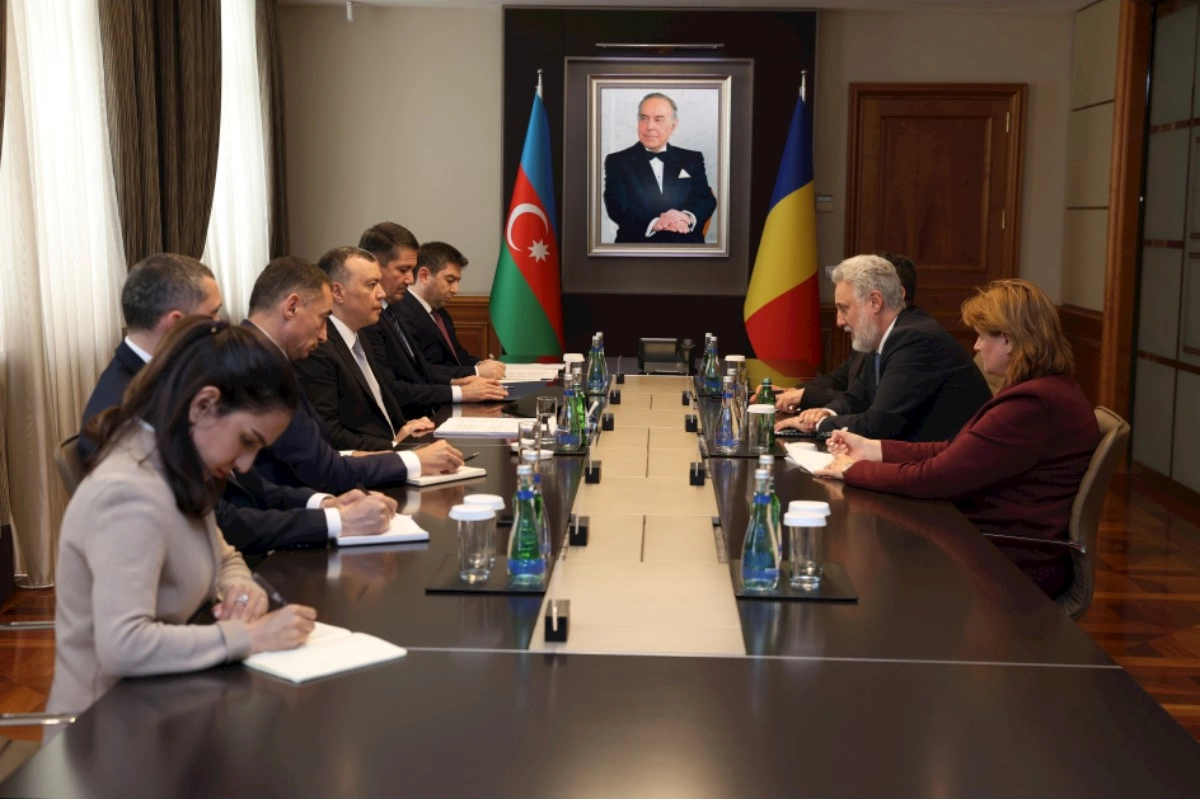 Sahil Babayev Rumıniya nümayəndə heyəti ilə tərəfdaşlıq və iqtisadi əməkdaşlıq məsələlərini müzakirə edib — FOTOLAR