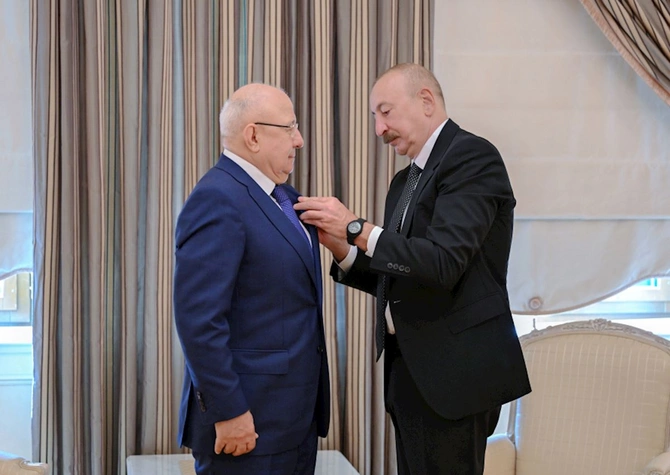 Prezident dağıstanlı siyasətçi Qurban Qurbanova Dostluq ordenini təqdim etdi — FOTOLAR