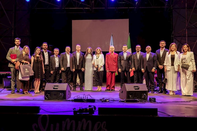 Azərbaycan cazı Romanın məşhur səhnəsində alqışlarla qarşılanıb — FOTOLAR Azərbaycan cazı Romanın məşhur səhnəsində alqışlarla qarşılanıb — FOTOLAR