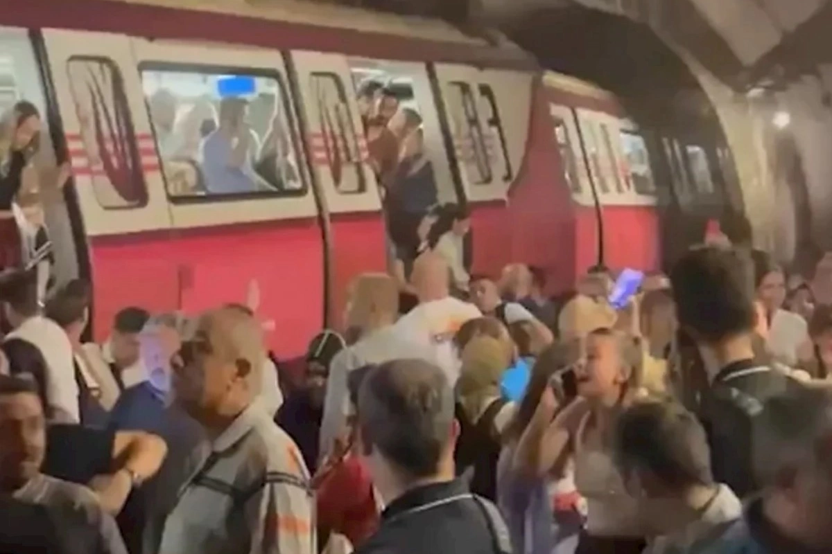 İstanbulda metro qatarının relsdən çıxmasının səbəbi bəlli olub, üç nəfər xəsarət alıb