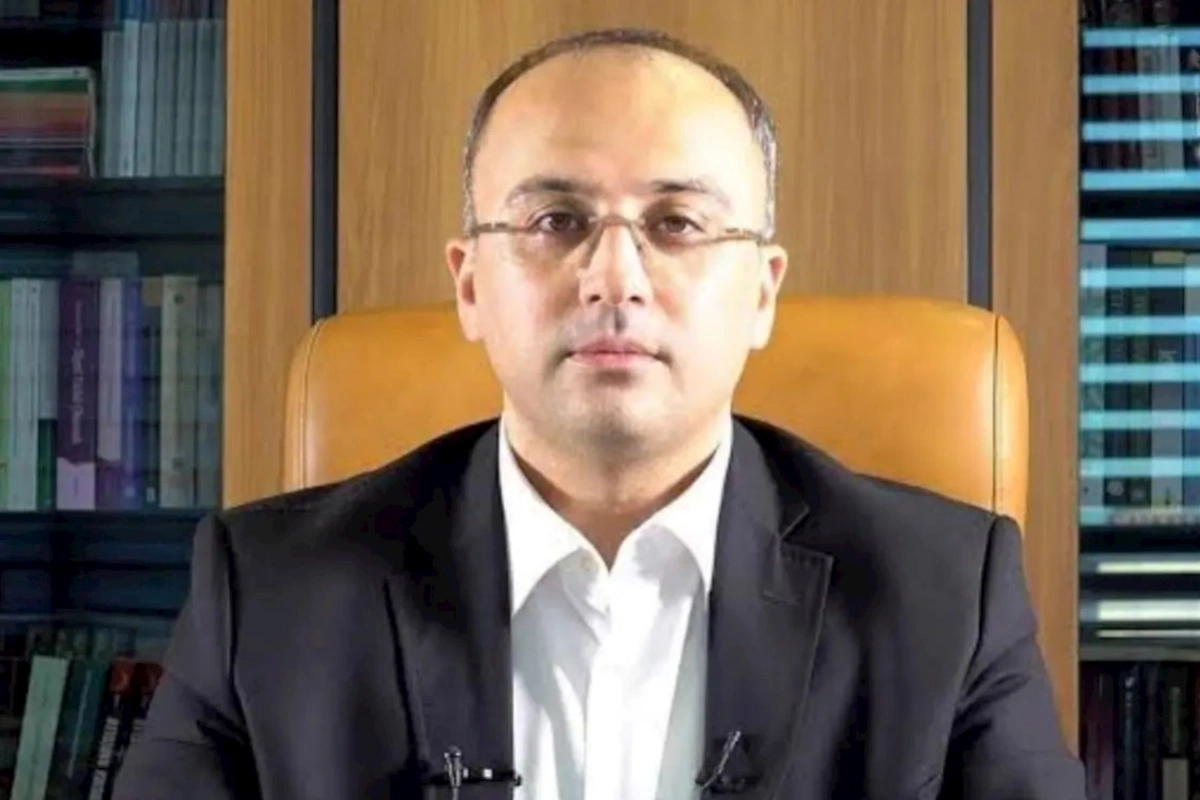 Məktəbli qızların hicab taxması dini baxımdan düzgün deyil - VİDEO