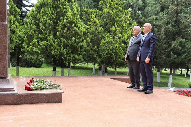 Zaur Mikayılov Zaqatala rayonunda vətəndaşlarla görüşdü — FOTOLAR Zaur Mikayılov Zaqatala rayonunda vətəndaşlarla görüşdü — FOTOLAR