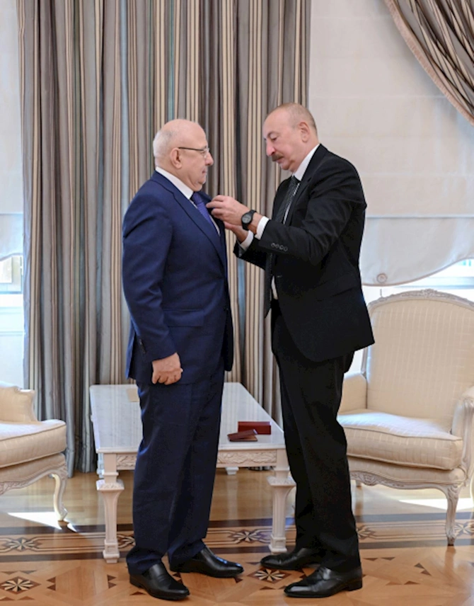 Prezident dağıstanlı siyasətçi Qurban Qurbanova Dostluq ordenini təqdim etdi — FOTOLAR