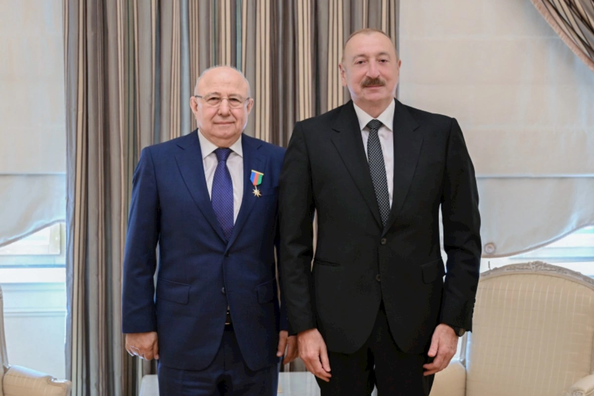 Prezident dağıstanlı siyasətçi Qurban Qurbanova Dostluq ordenini təqdim etdi — FOTOLAR