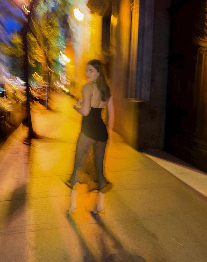 Afra Saraçoğlu Madriddə biabırçı geyimdə küçəyə çıxdı — FOTO Afra Saraçoğlu Madriddə biabırçı geyimdə küçəyə çıxdı — FOTO
