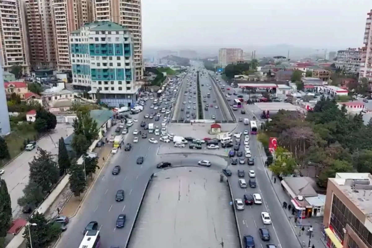 Şamaxinkada sürücülər 10 manata görə bir-birini döydülər — Bıçaqlanan var
