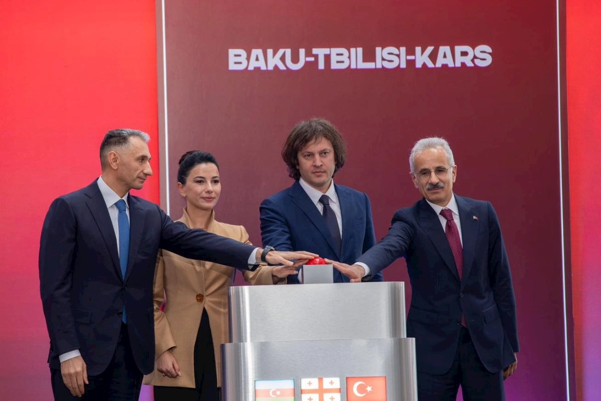 Bakı-Tbilisi-Qars dəmir yolu genişmiqyaslı modernləşdirmədən sonra yeni mərhələyə qədəm qoyur — FOTOLAR