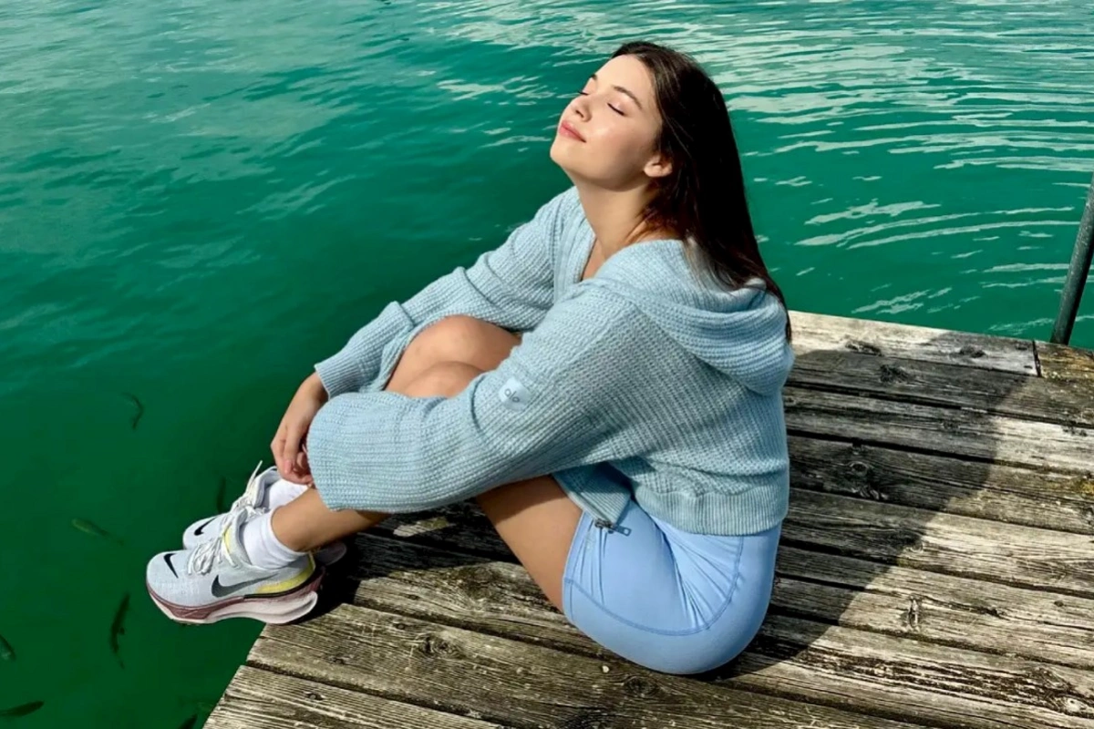 Afra Saraçoğlu Madriddə biabırçı geyimdə küçəyə çıxdı — FOTO