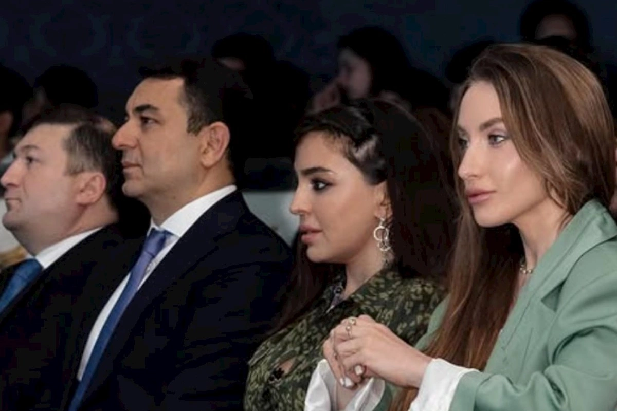 Leyla və Alyona Əliyevalar Balaca Şahzadə tamaşasında — FOTO