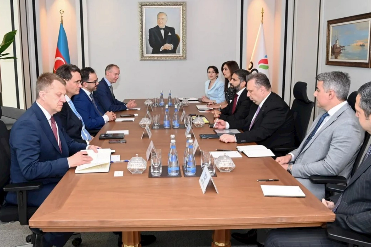 SOCAR və Shell şirkətləri süni intellektin tətbiqi sahəsində əməkdaşlıq imkanlarını nəzərdən keçiriblər — FOTO