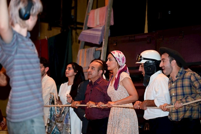 “Bizim Maqsud müəllim” tamaşası nümayiş olundu — FOTOLAR “Bizim Maqsud müəllim” tamaşası nümayiş olundu — FOTOLAR
