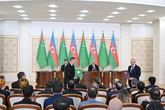 Azərbaycan və Türkmənistan 12 sənədi mübadilə etdi — FOTOLAR (YENİLƏNİB)