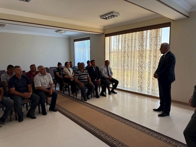 Milli Məclisin deputatı Vüqar Rəhimzadə Culfada seçiciləri ilə növbəti görüşlərini keçirib — FOTOLAR Milli Məclisin deputatı Vüqar Rəhimzadə Culfada seçiciləri ilə növbəti görüşlərini keçirib — FOTOLAR
