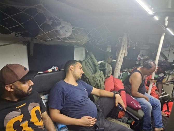 Qara dənizdə Türkiyə gəmisi vuruldu: Ölənlər var — FOTO