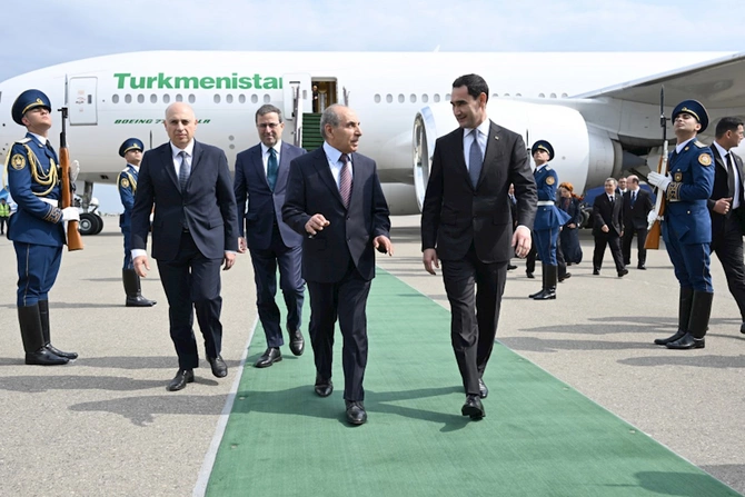 Türkmənistan Prezidenti Azərbaycana gəldi — FOTO