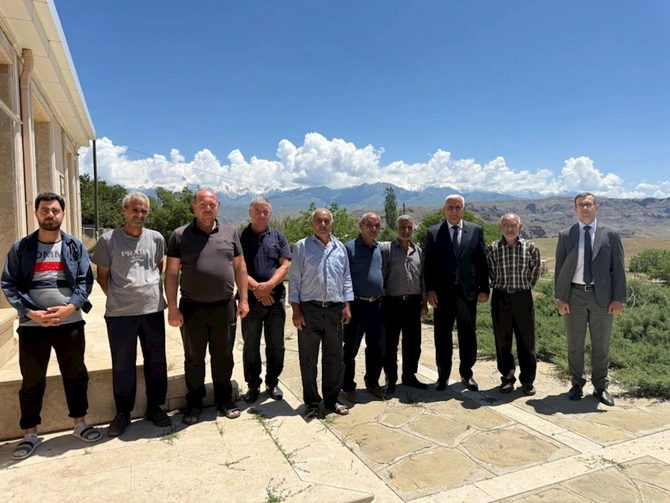 Milli Məclisin deputatı Vüqar Rəhimzadə Culfada seçiciləri ilə növbəti görüşlərini keçirib — FOTOLAR Milli Məclisin deputatı Vüqar Rəhimzadə Culfada seçiciləri ilə növbəti görüşlərini keçirib — FOTOLAR