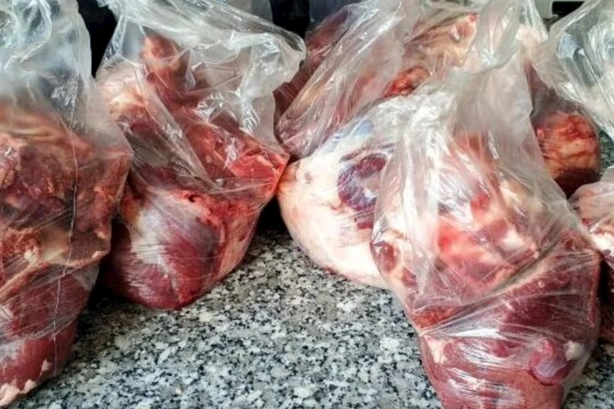 Şəhid ailələrinə yararsız qurban əti göndərən vəzifəli şəxsə töhmət verildi — FOTO