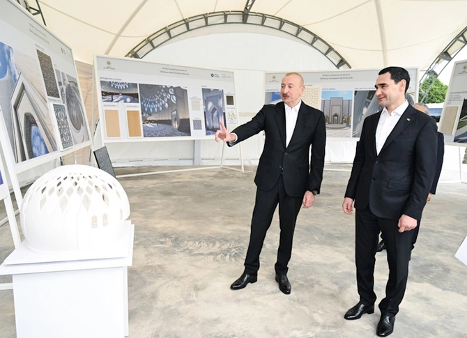 Şuşa məscidində tikinti işləri ilə tanış oldular — FOTOLAR Şuşa məscidində tikinti işləri ilə tanış oldular — FOTOLAR