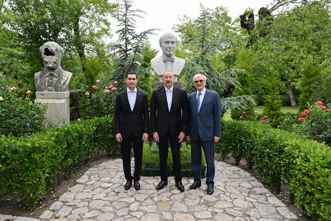 Bülbülün ev-muzeyinə getdilər — FOTOLAR