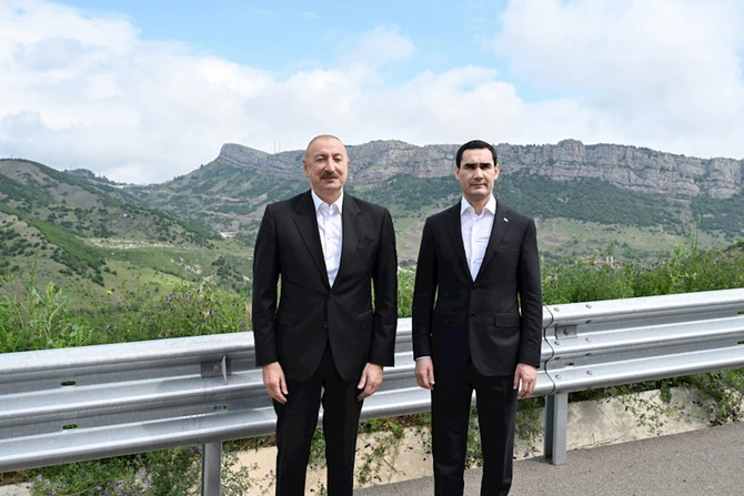 Daşaltı kəndinin fonunda — FOTOLAR