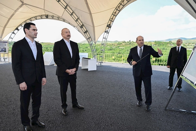 Füzulinin dağıdılmış yerlərinə baxdılar — FOTOLAR