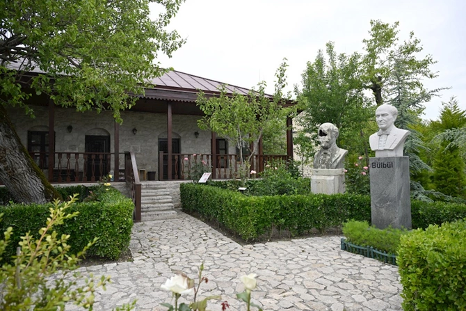 Bülbülün ev-muzeyinə getdilər — FOTOLAR