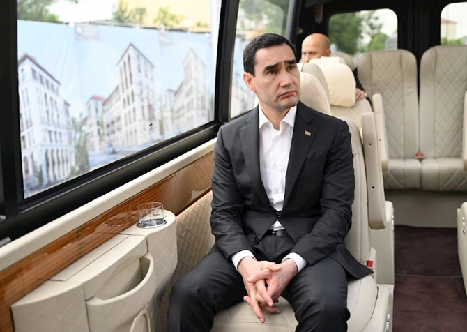 Şuşa məscidində tikinti işləri ilə tanış oldular — FOTOLAR Şuşa məscidində tikinti işləri ilə tanış oldular — FOTOLAR