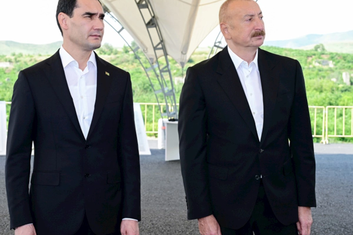 Füzulinin dağıdılmış yerlərinə baxdılar — FOTOLAR