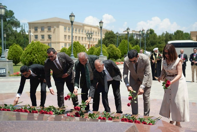 Türkman QHT-lərinin nümayəndələri Heydər Əliyevin abidəsini və Muzeyini ziyarət etdi — FOTOLAR