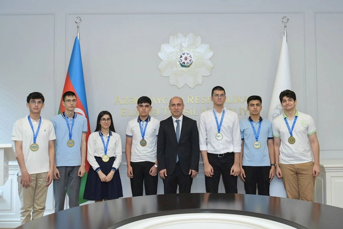 Elm və təhsil naziri Respublika Fənn Olimpiadalarının ən yüksək nəticə göstərən qalibləri ilə görüşüb — FOTOLAR