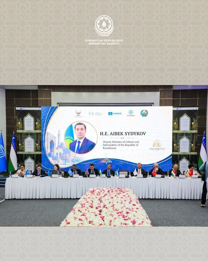 Adil Kərimli beynəlxalq forumda Azərbaycanda muğam sənətinə olan diqqət barədə danışıb — FOTOLAR