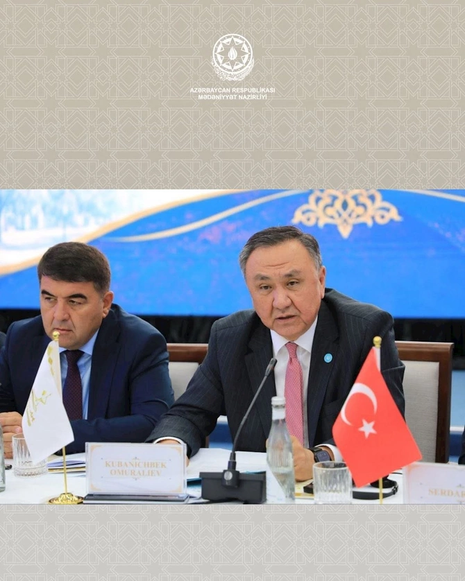 Adil Kərimli beynəlxalq forumda Azərbaycanda muğam sənətinə olan diqqət barədə danışıb — FOTOLAR