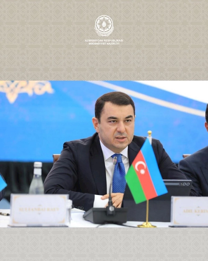 Adil Kərimli beynəlxalq forumda Azərbaycanda muğam sənətinə olan diqqət barədə danışıb — FOTOLAR