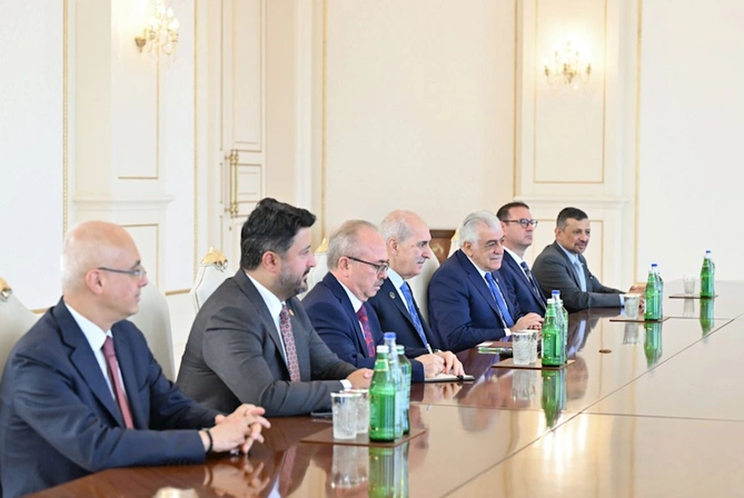 Prezident TBMM sədrinin rəhbərlik etdiyi nümayəndə heyətini qəbul etdi — FOTOLAR Prezident TBMM sədrinin rəhbərlik etdiyi nümayəndə heyətini qəbul etdi — FOTOLAR