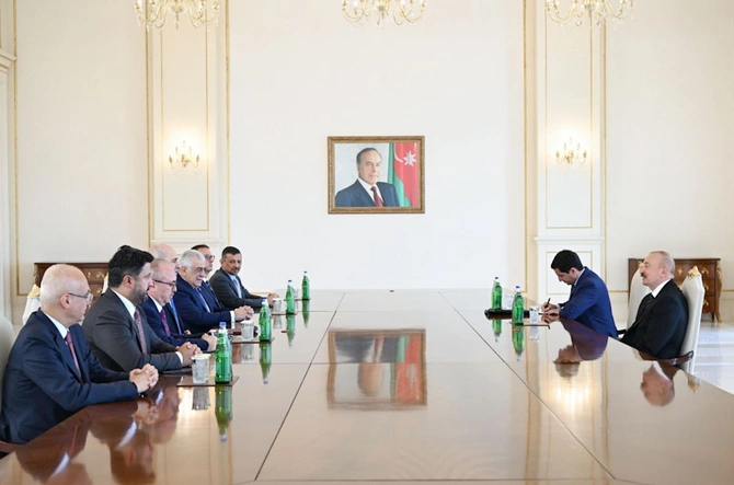 Prezident TBMM sədrinin rəhbərlik etdiyi nümayəndə heyətini qəbul etdi — FOTOLAR Prezident TBMM sədrinin rəhbərlik etdiyi nümayəndə heyətini qəbul etdi — FOTOLAR