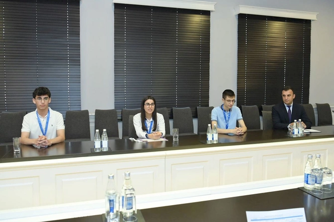 Elm və təhsil naziri Respublika Fənn Olimpiadalarının ən yüksək nəticə göstərən qalibləri ilə görüşüb — FOTOLAR