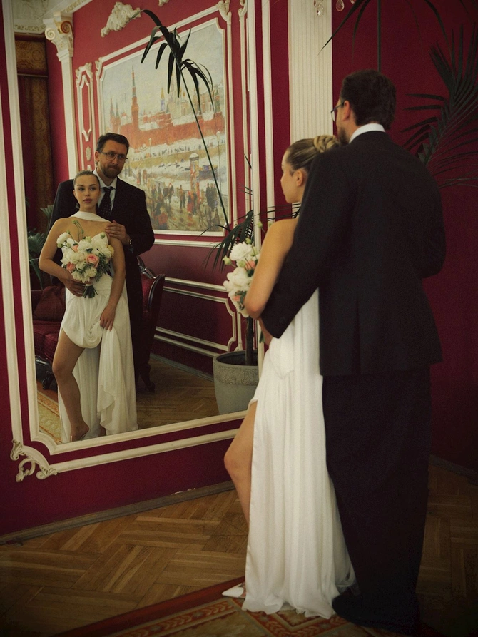 Özündən 21 yaş böyük aktyora ərə getdi — FOTOLAR