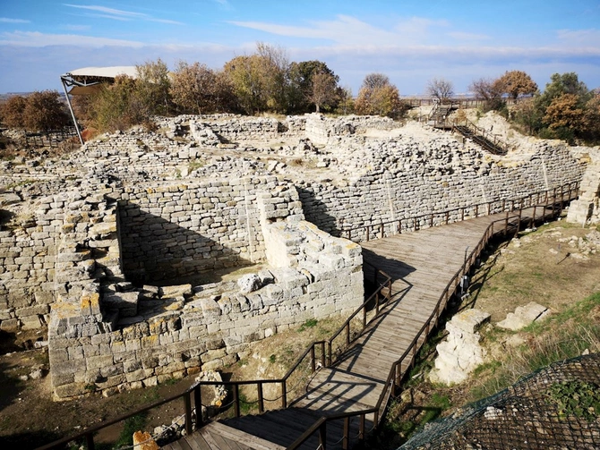 Əfsanələrə ilham verən qədim şəhər Troya — FOTOLAR Əfsanələrə ilham verən qədim şəhər Troya — FOTOLAR