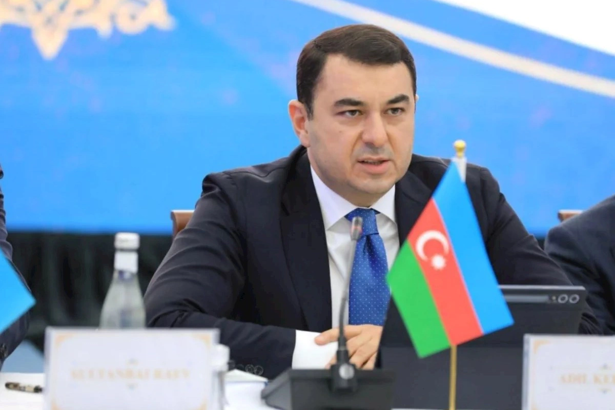 Adil Kərimli beynəlxalq forumda Azərbaycanda muğam sənətinə olan diqqət barədə danışıb — FOTOLAR