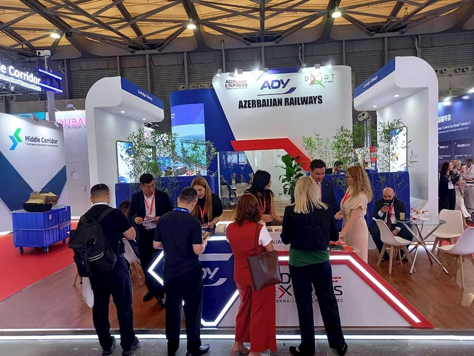 ADY beynəlxalq nəqliyyat sərgisində Azərbaycanın tranzit və logistika imkanlarını təqdim edir — FOTOLAR ADY beynəlxalq nəqliyyat sərgisində Azərbaycanın tranzit və logistika imkanlarını təqdim edir — FOTOLAR