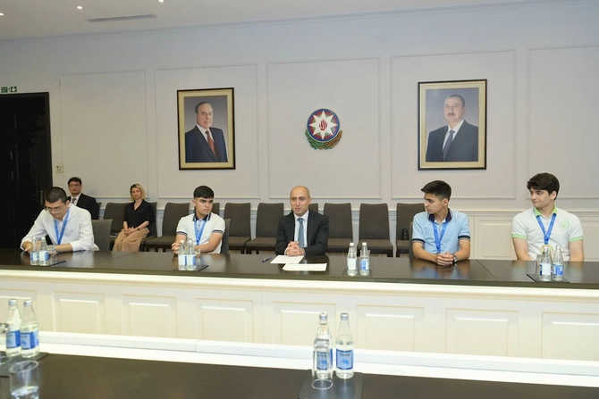 Elm və təhsil naziri Respublika Fənn Olimpiadalarının ən yüksək nəticə göstərən qalibləri ilə görüşüb — FOTOLAR