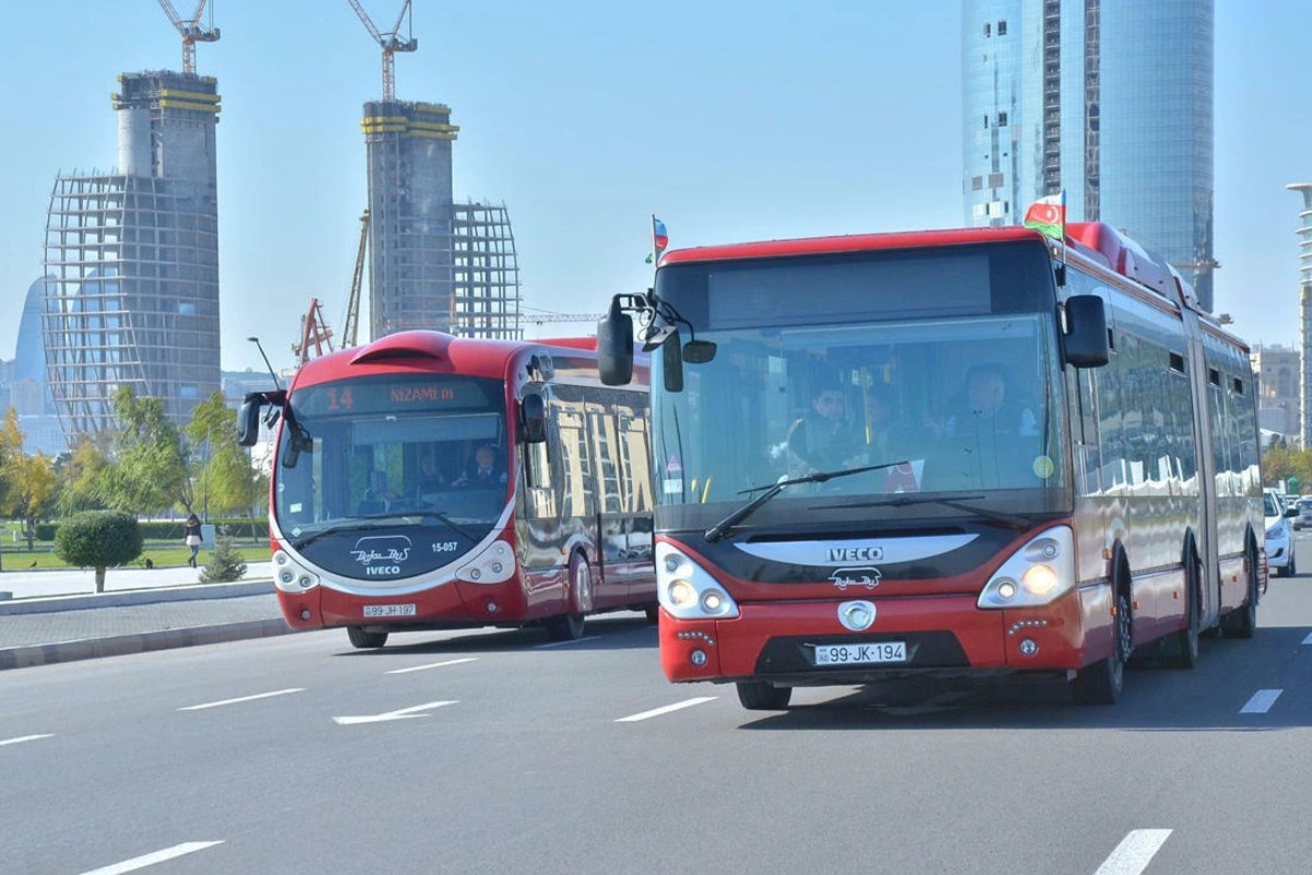 Bu avtobuslar çimərliyə gedir