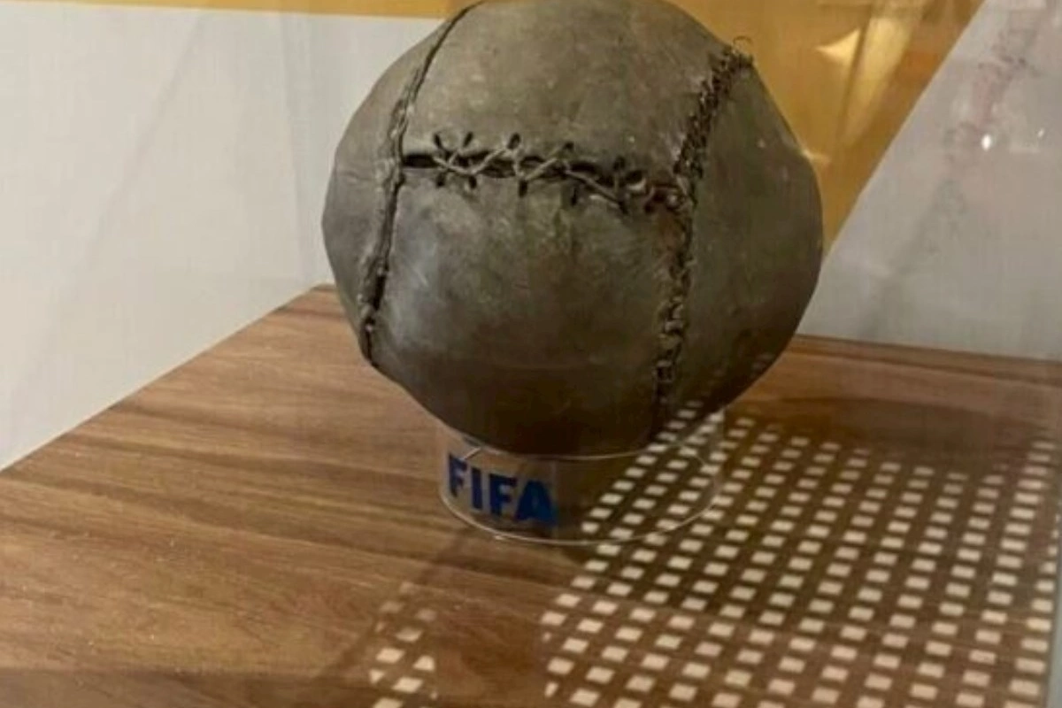 500 yaşı olan ən qədim futbol topu ABŞ-a gətirildi — FOTO