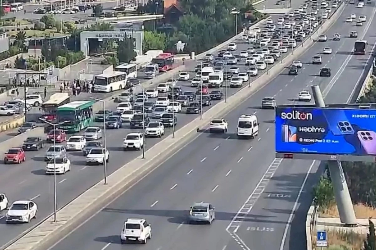 Bakıda 3 istiqamətdə tıxac müşahidə olunur