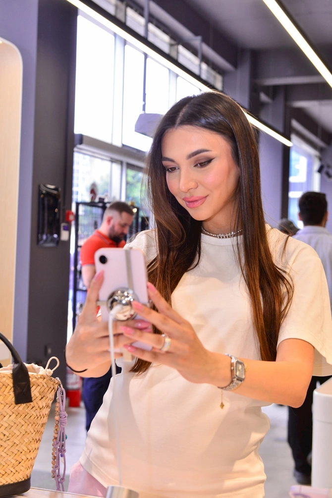 Qafqazın ilk rəsmi “Apple Shop”u “Kontakt”da fəaliyyətə başladı — Apple ekosistemi bir məkanda (FOTOLAR)